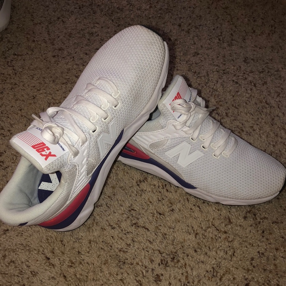 New balance tennis shoes